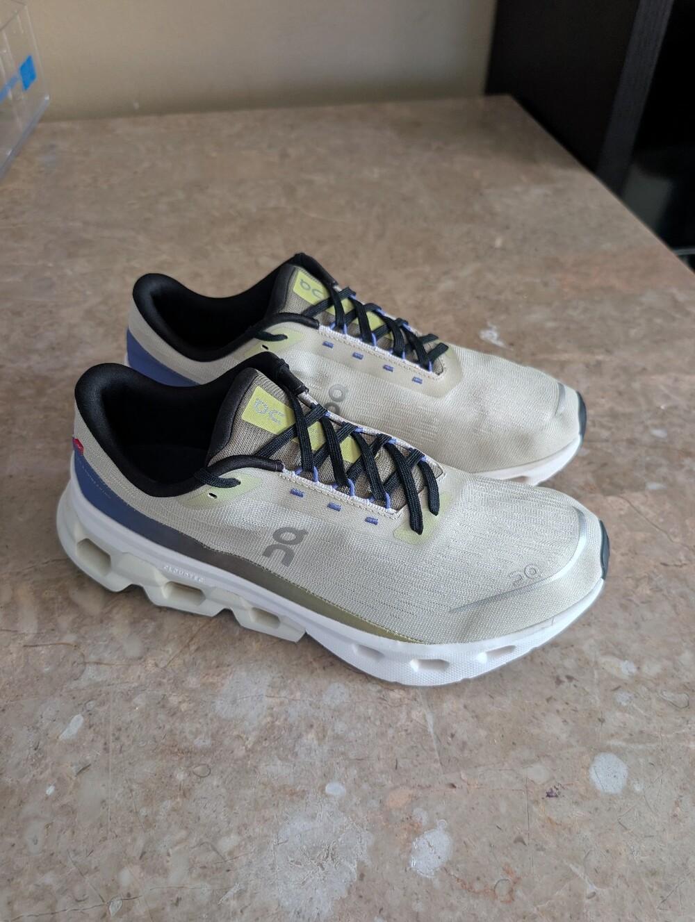 On Cloudspark Knitted Swiss Engineering ®Running Shoes Ice Grove Women's size 11